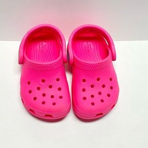 Toddler Girl’s Croc - electric pink, size 5
